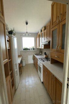 Predám 3-izbový byt Pieštany, 65m2, lodžia, 2xpivnica, posch