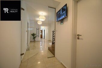 TRNAVA REALITY – ponúka na predaj veľký 7 izbový rodinný dom
