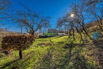 Ponúkame na predaj stavebný pozemok vhodný na výstavbu rodin