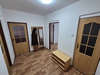 Reality Alpia Vám ponúkajú na prenájom zariadený 3-izbový by