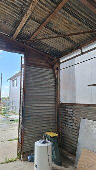 Predám montovanú halu s rozmermi 10x8x5m. Cena je 500€ s tým