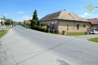 Ponúkame na predaj prízemný rodinný dom situovaný na priestr