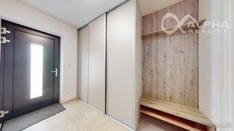 Alphareality.sk ponúka na predaj novostavby dvoch rodinných 