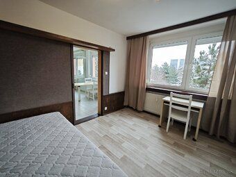 Ponúkam na podnajom samostatnú nepriechodnú, uzamykateľnu iz