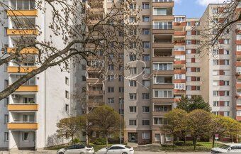 Ponúkame na predaj príjemný 3-izbový byt v obľúbenej časti R