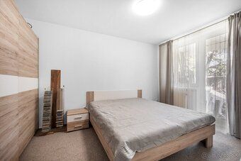 Na predaj: 6 izbový rodinný dom s troj-garážou, s veľkým pod