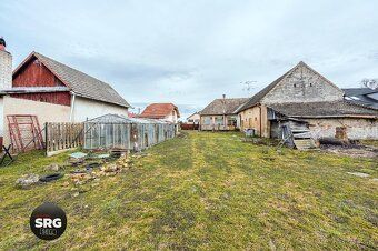 Krásne prostredie na okraji obce Komoča, so záhradou končiac