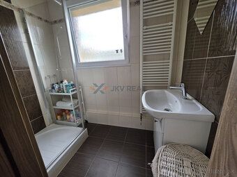 Ponúkame na predaj priestranný 4-izbový byt nachádzajúci sa 