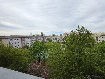 Ponúkame na predaj priestranný 4-izbový byt nachádzajúci sa 