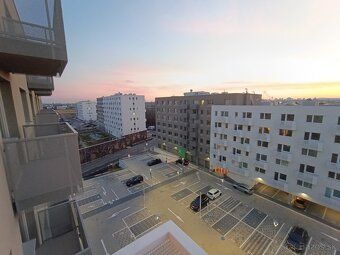 Ponúkam na prenájom 1-izbový apartmán s vonkajším parkovacím