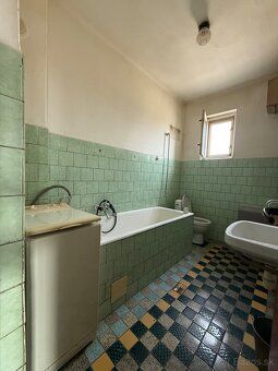 Ponúkam na predaj rodinný dom s pozemkom 446m2 135000€ + mož