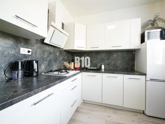 Ponúkame do nájmu charizmatický 2 izb. byt s balkónom, vo vý