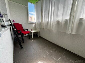 Ponúkame na predaj moderný a kompletne zariadený 2-izbový by
