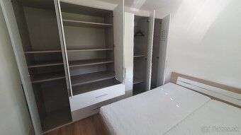 Areté real Vám ponúka na prenájom plne zariadený 2 izbový by