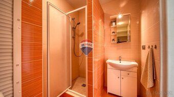 RE/MAX Vám ponúka na predaj priestranný 2-izbový byt na prvo