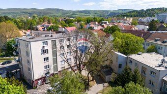 RE/MAX Vám ponúka na predaj priestranný 2-izbový byt na prvo