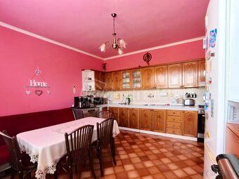 Na PREDAJ rodinný dom s pozemkom 3401 m2 - potenciál pre ďal