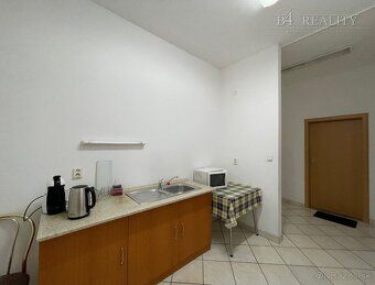 Ponúkame Vám na prenájom kanceláriu s výmerou 20 m2 na Piari