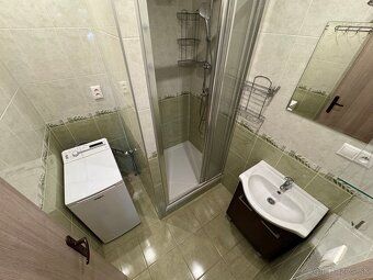PREDAJ, 2-izbový byt, podlahová plocha bytu 52,24 m2, ul. Lu