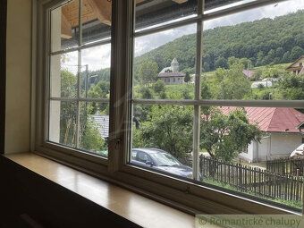 Celoročne obývateľná chalupa sa nachádza v okrajovej časti h