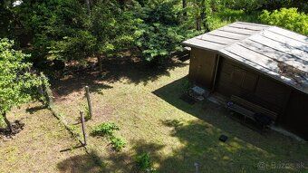 POPIS: - celková rozloha pozemku: 767 m2 (vrátane chatky s b