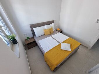 Krásne, nové, zariadené apartmány s výhľadom na more v uzatv