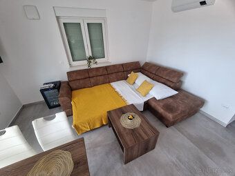 Krásne, nové, zariadené apartmány s výhľadom na more v uzatv