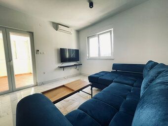 LaHoREAL.eu ponúka na predaj trojizbový zariadený apartmán b