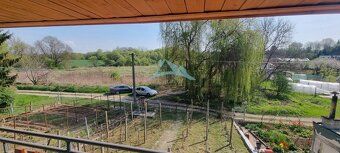 REDAJ: 2-podlažná chata (546 m²) v tichej časti Šiah – Čiast