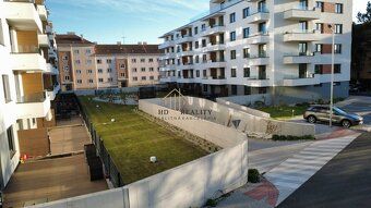 Hľadáte bývanie, ktoré spája modernú architektúru, kvalitné 