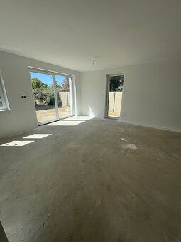 Ponúkame na predaj Novostavbu moderý 5-izbový tehlový rodinn