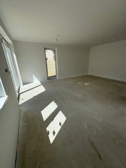 Ponúkame na predaj Novostavbu moderý 5-izbový tehlový rodinn
