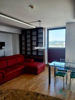Veľko - metrážny byt (90 m2) umiestnený na 20-tom poschodí o