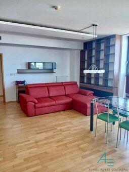 Veľko - metrážny byt (90 m2) umiestnený na 20-tom poschodí o