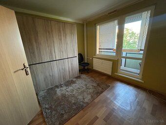 Ponúkam na prenájom 3-izbový zariadený slnečný byt s balkóno