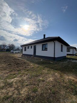 PONÚKAME NA PREDAJ POSLEDNÝ RODINNÝ DOM V PROJEKTE IBV VYŠNÁ