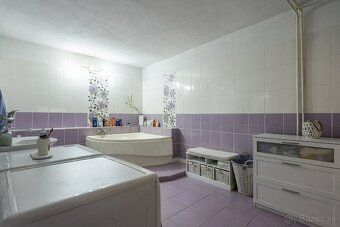 Exkluzívne ponúkam na predaj priestranný rodinný dom v Lučen