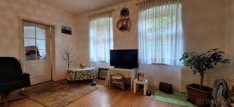 Tento prízemný rodinný dom bez podpivničenia, pôvodne slúžia