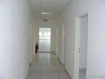 Prenajmem sklady s predajňou, kanceláriami a parkoviskom pre