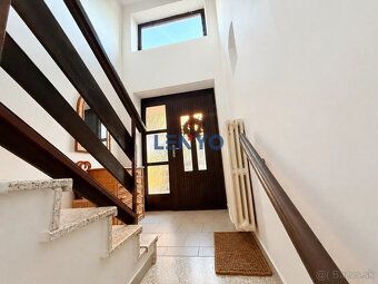 Lenyo Vám exkluzívne ponúka na predaj 5-izbový rodinný dom.
