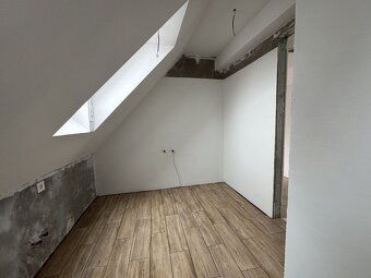 Ponúkame Vám na predaj 3 izbový priestranný, slnečný, mezone