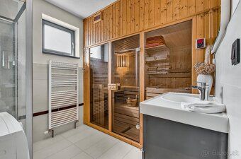 Exkluzívne ponúkame na predaj moderný, avšak netypický 5-izb