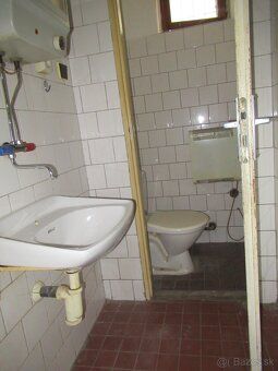 Na podnikateľské účely - Na predaj tri stavby v radovej zást