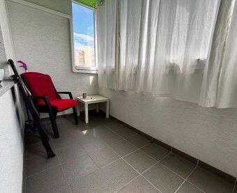 Ponúkame Vám na predaj moderný a kompletne zariadený 2-izbov