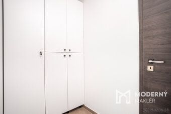 Typ: Obchodné priestory Ulica: - Obec: Trnava
Moderný maklér