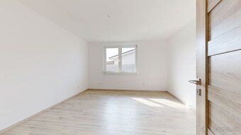 Ponúkame na predaj moderný, samostatne stojaci rodinný dom v