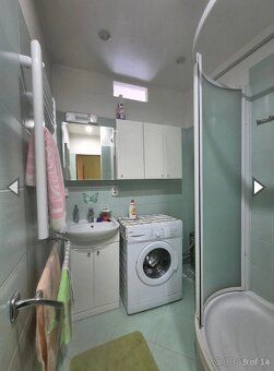 PRIESTRANNÝ 2-IZBOVÝ BYT (66 m²) S BALKÓNOM AJ LODŽIOU VO VY