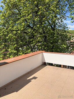 Ponúkáme na predaj moderné 3-izbový byt po úplne novej, kval