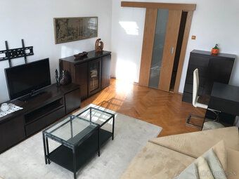 Ponúkame na predaj priestranný 2-izbový byt s výmerou takmer