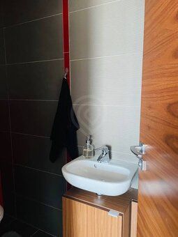 Realitná kancelária Byvo ponúka:
Luxusný 2-izbový byt s logg